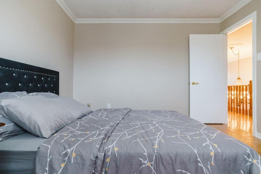 Beautiful Home 4 Bed, 3 Bath, Garage, Backyard! Mississauga Exterior photo