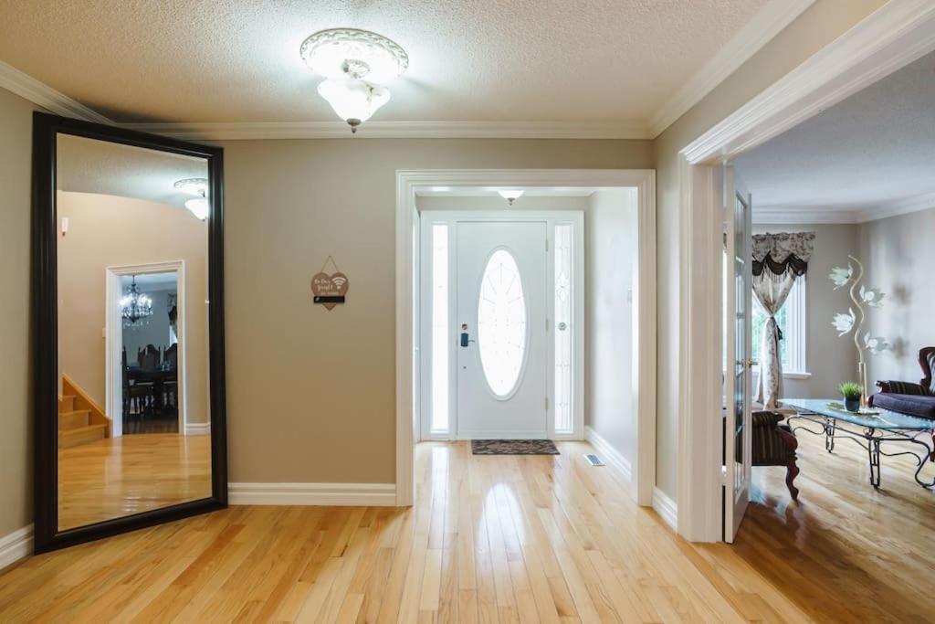 Beautiful Home 4 Bed, 3 Bath, Garage, Backyard! Mississauga Exterior photo
