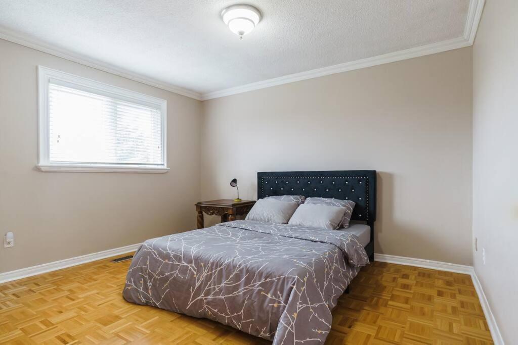 Beautiful Home 4 Bed, 3 Bath, Garage, Backyard! Mississauga Exterior photo
