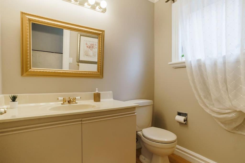 Beautiful Home 4 Bed, 3 Bath, Garage, Backyard! Mississauga Exterior photo