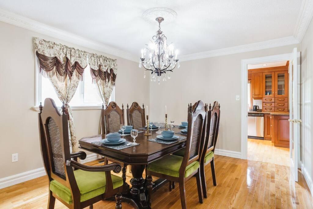 Beautiful Home 4 Bed, 3 Bath, Garage, Backyard! Mississauga Exterior photo