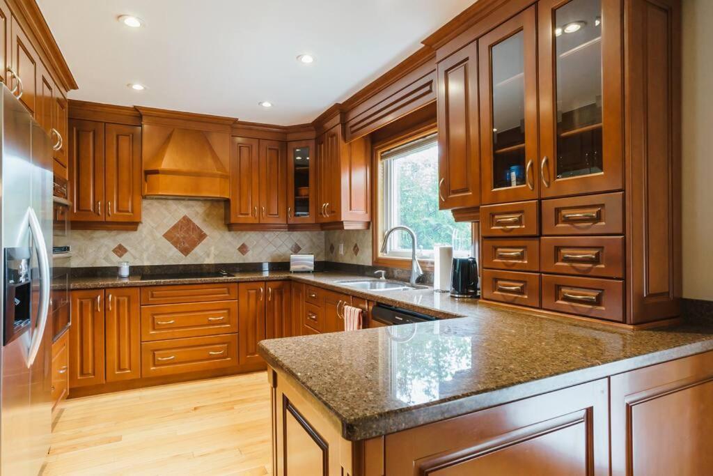 Beautiful Home 4 Bed, 3 Bath, Garage, Backyard! Mississauga Exterior photo