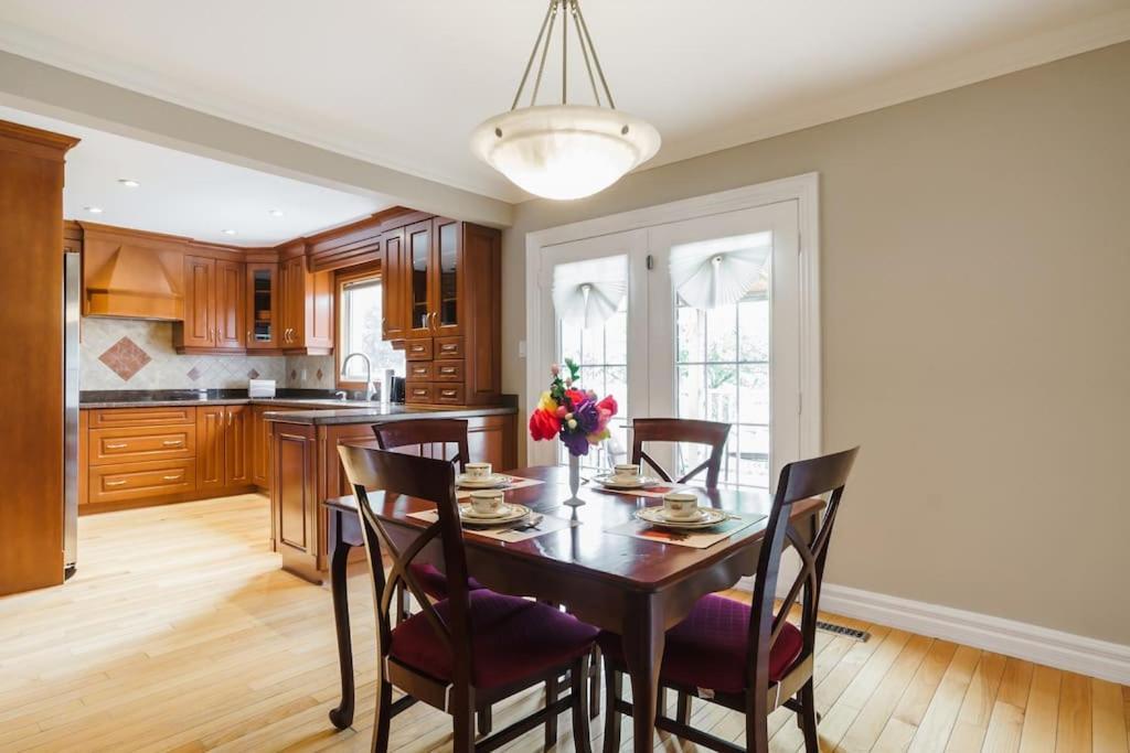 Beautiful Home 4 Bed, 3 Bath, Garage, Backyard! Mississauga Exterior photo