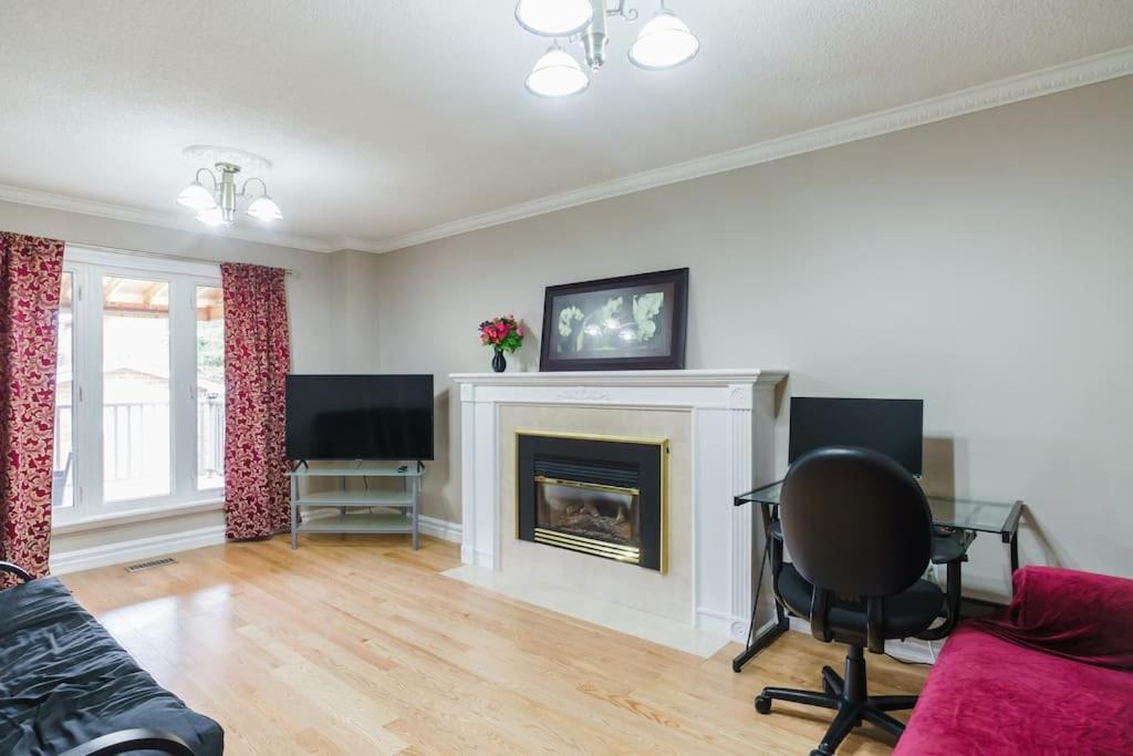 Beautiful Home 4 Bed, 3 Bath, Garage, Backyard! Mississauga Exterior photo